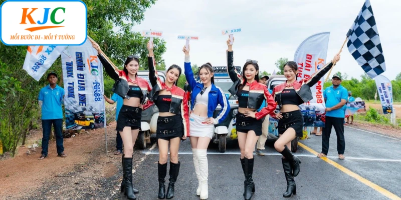 Dấu ấn không thể quên trong giải đua tuktuk 102